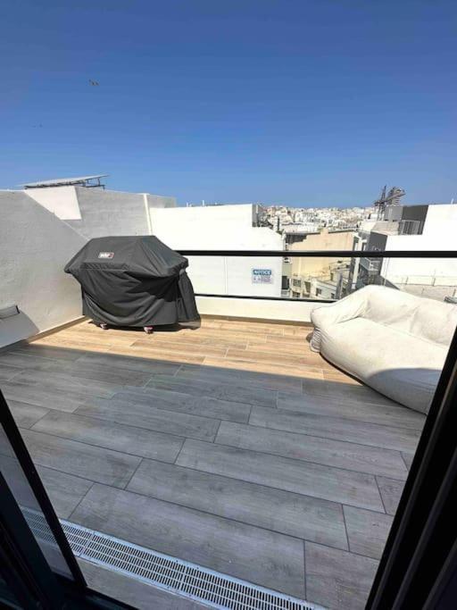 A Brand New Stunning Penthouse With Bbq Area *