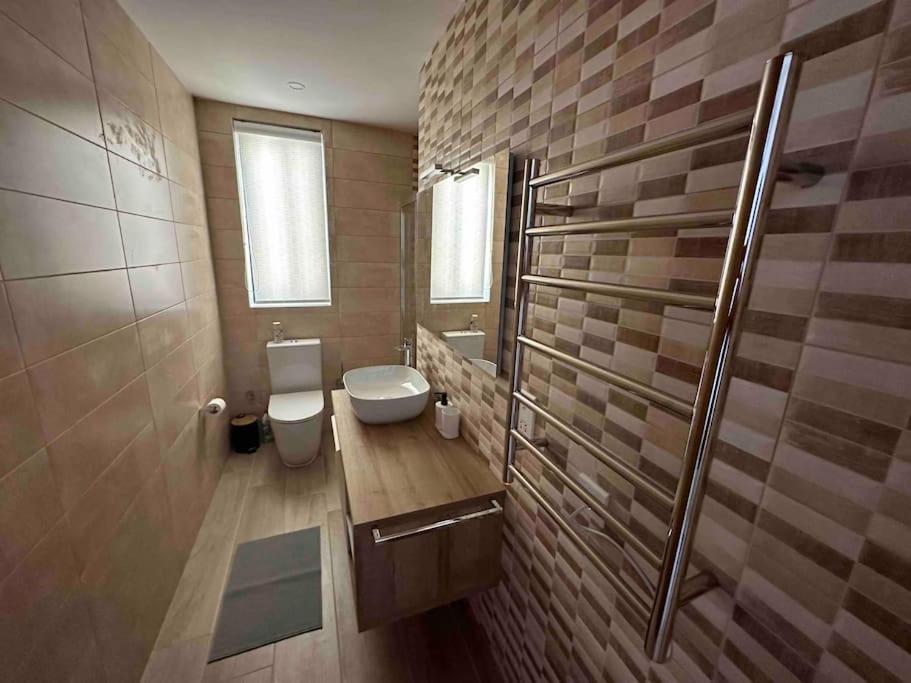 Apartment A Brand New Stunning Penthouse With Bbq Area *