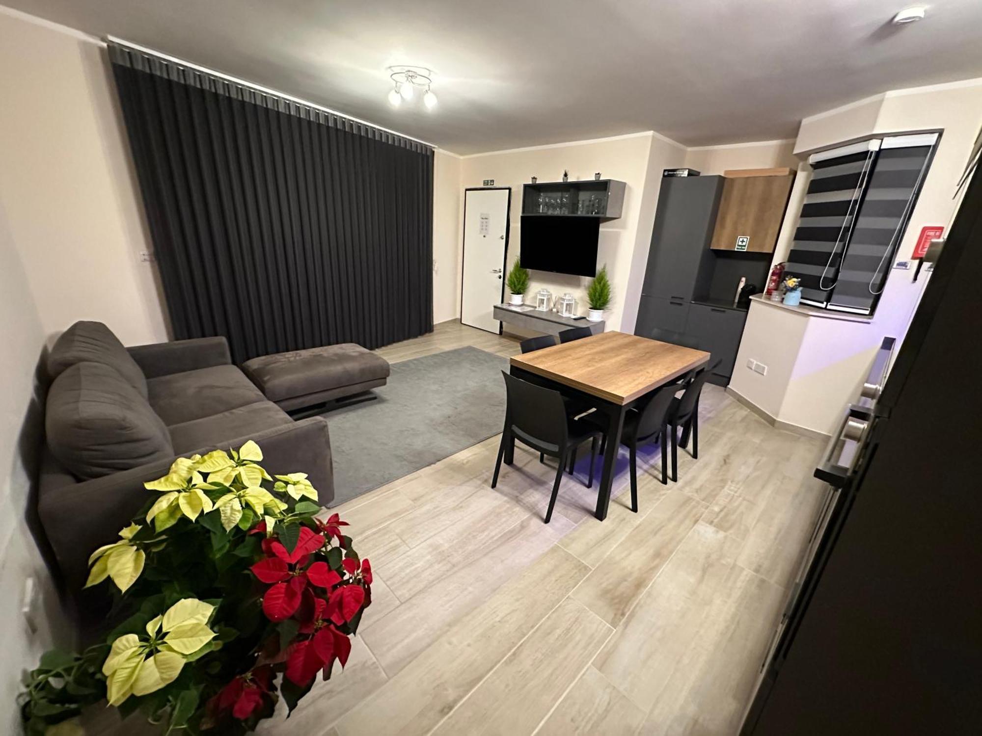 A Brand New Stunning Penthouse With Bbq Area *